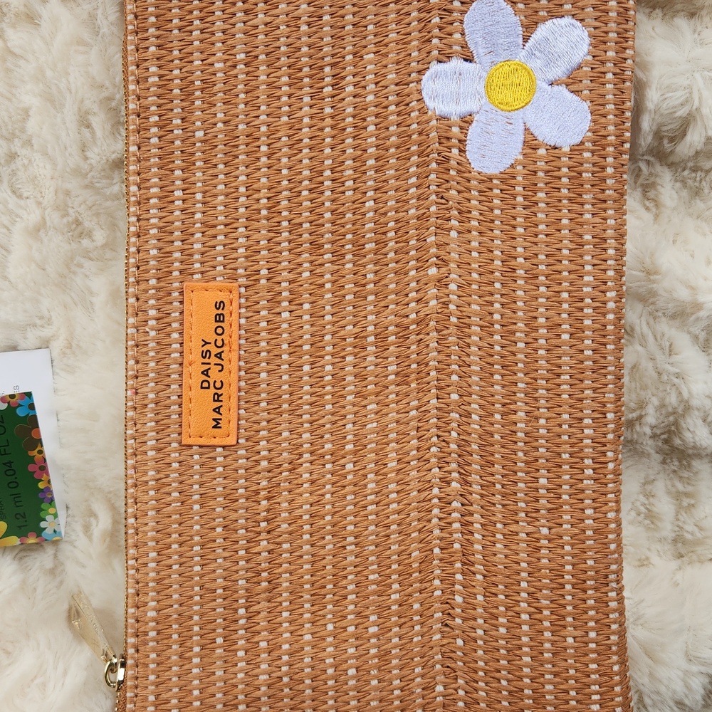 Marc Jacobs Raffia Wristlit - Picture 3 of 8